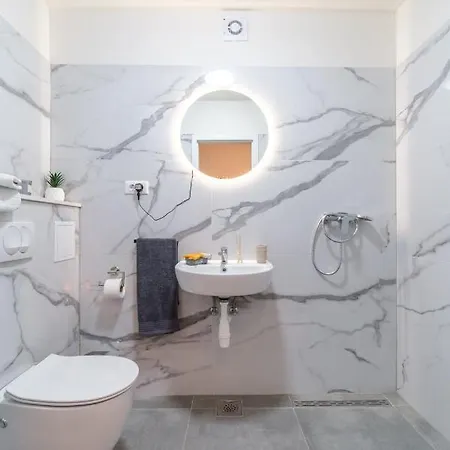 Beautiful Lena Apartment